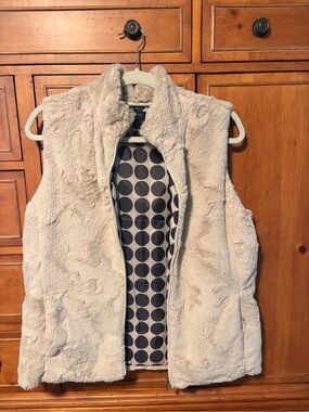Women's Cream Sherpa Vest with Polka Dot Lining, size large